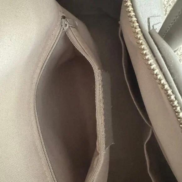 Taupe purse, crossbody strap included - Picture 4 of 4